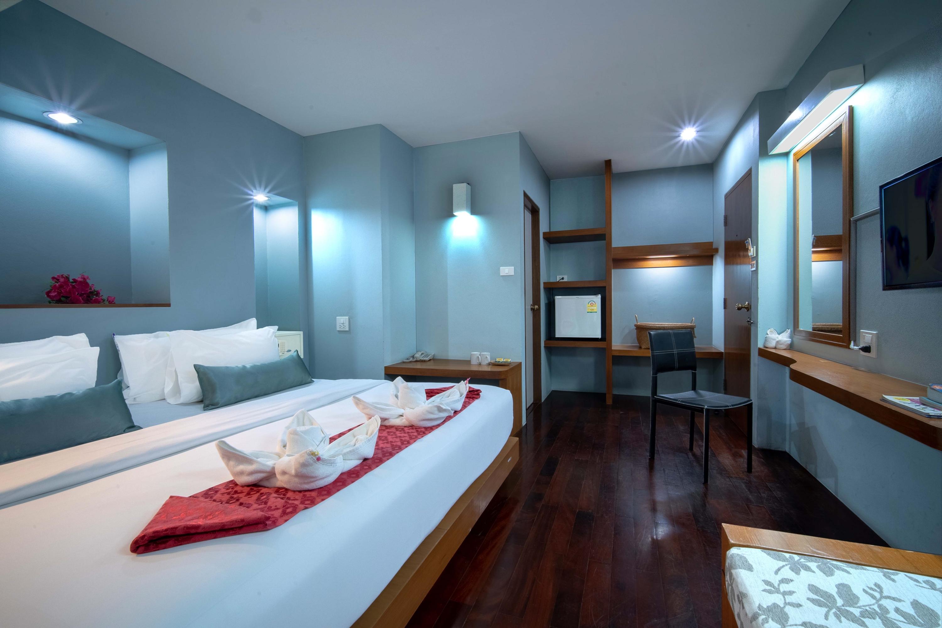 Cha-cha Phraathit Khách sạn 3*