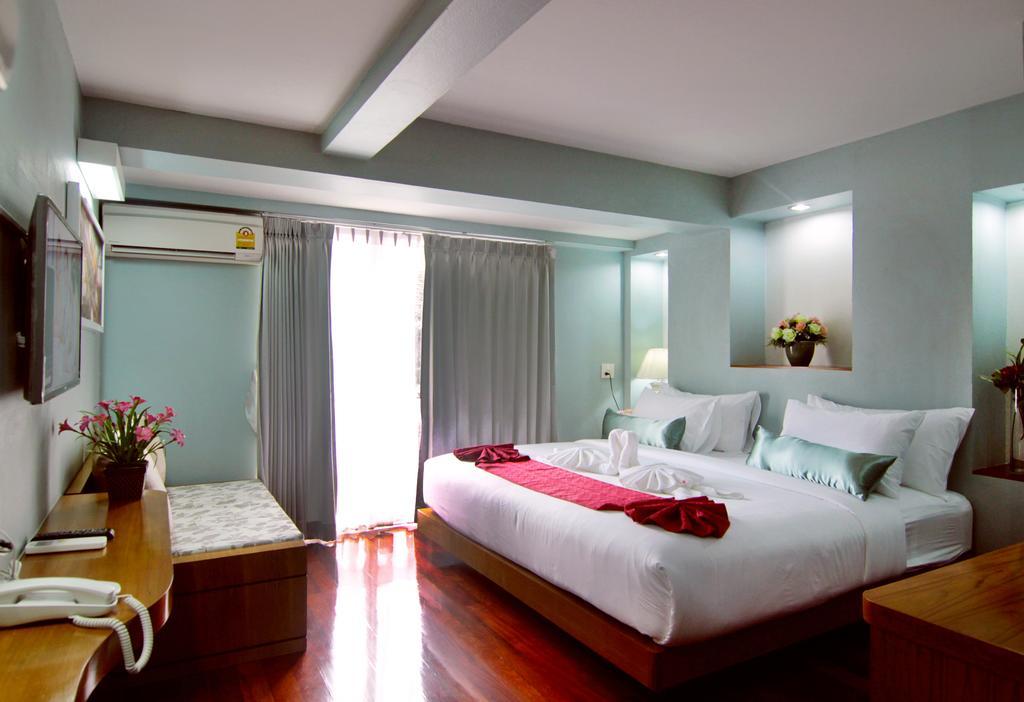 Cha-cha Phraathit Khách sạn